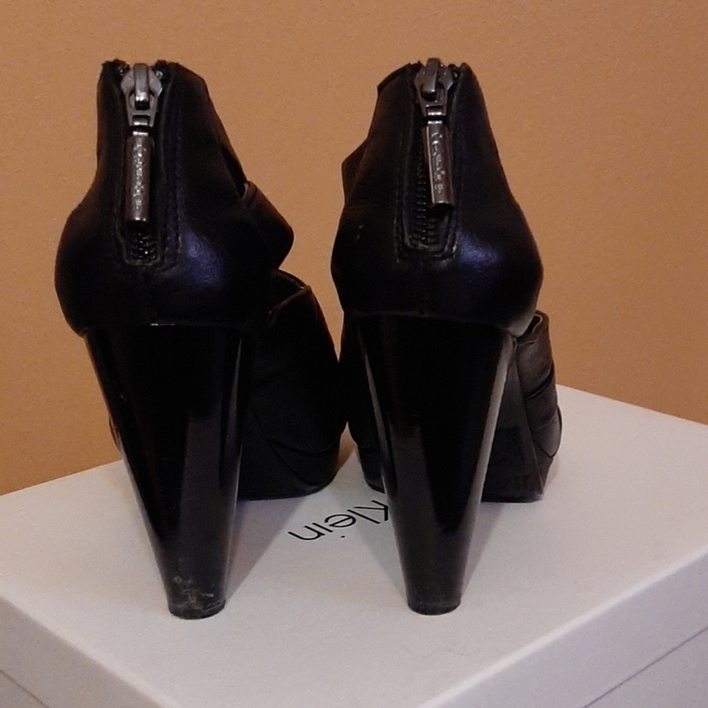 Shoes - Picture 2 of 3